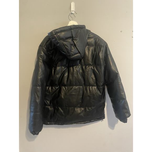 Pretty Little Thing NWT Black Faux Leather High Oversized Puffer Size Medium - Picture 6 of 7